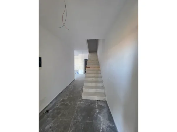 Tirane, shitet apartament duplex Dublex , 260,57 m² 480.000 € (Kodra e Diellit)
