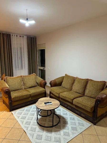 Vlore, jepet me qera apartament 1+1 Kati 7, 78 m² 400 € (Rruga e Cipajev La Boheme)