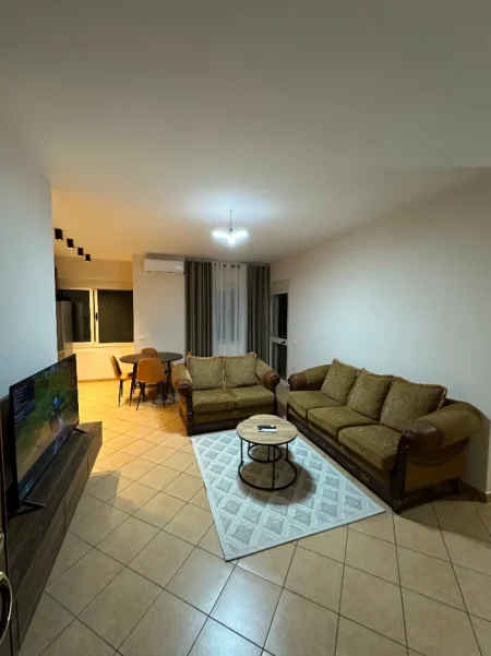 Vlore, jepet me qera apartament 1+1 Kati 7, 78 m² 400 € (Rruga e Cipajev La Boheme)