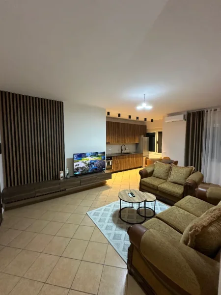 Vlore, jepet me qera apartament 1+1 Kati 7, 78 m² 400 € (Rruga e Cipajev La Boheme)