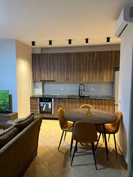 Vlore, jepet me qera apartament 1+1 Kati 7, 78 m² 400 € (Rruga e Cipajev La Boheme)