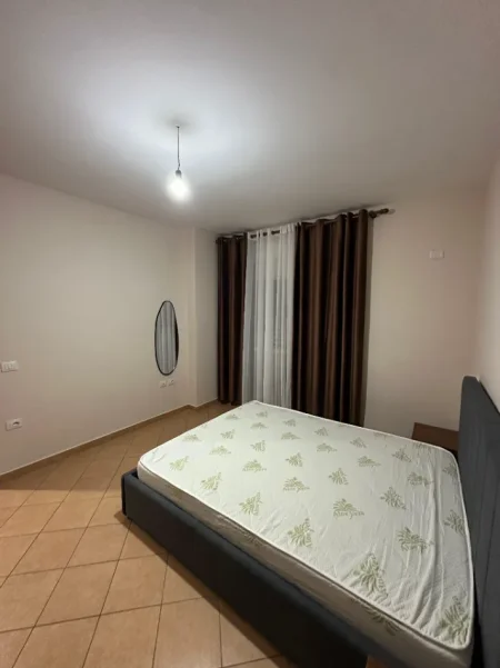 Vlore, jepet me qera apartament 1+1 Kati 7, 78 m² 400 € (Rruga e Cipajev La Boheme)