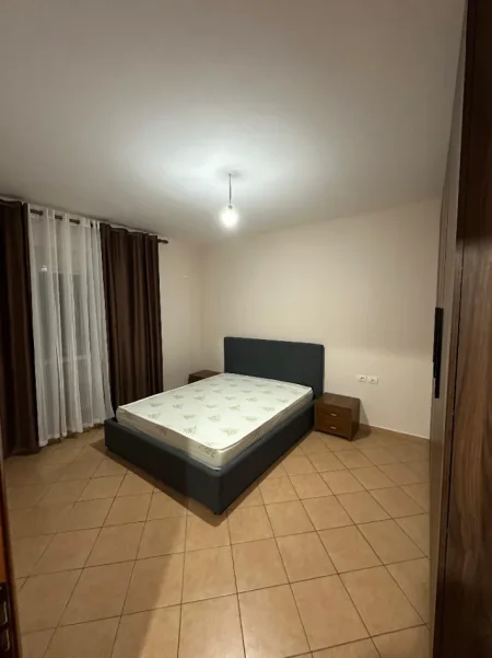Vlore, jepet me qera apartament 1+1 Kati 7, 78 m² 400 € (Rruga e Cipajev La Boheme)