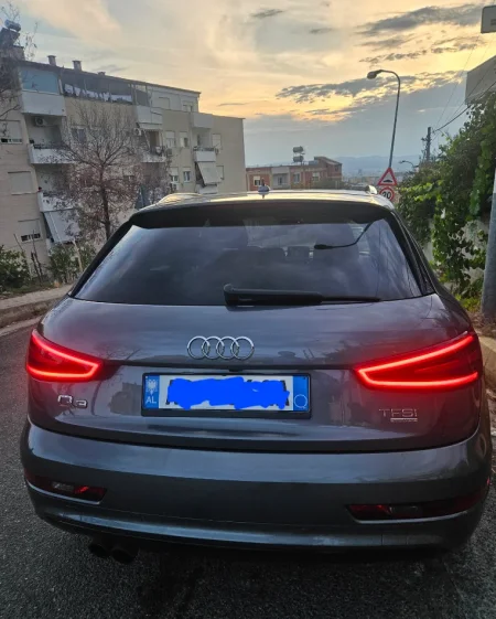 Tirane, shes makine Audi Q3 Benzin+Gaz, gri e erret automatik Klima 221.000 km 11.000 €