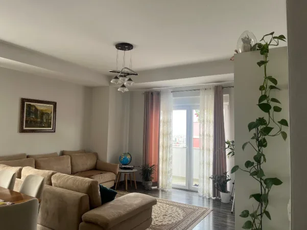 Tirane, shes apartament 2+1+Ballkon Kati 5, 100 m² 