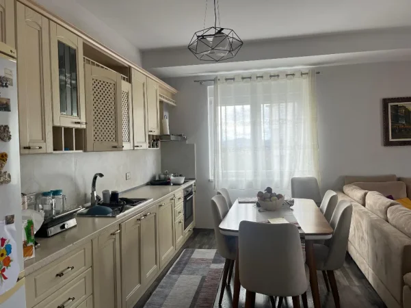 Tirane, shes apartament 2+1+Ballkon Kati 5, 100 m² 