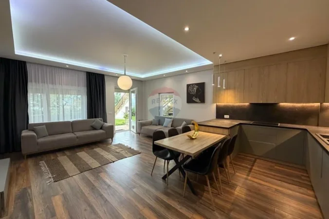 Tirane, jepet me qera Vile 3 Katshe Kati 4, 220 m² 3.000 € (Farke e vogel)