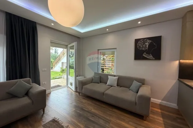 Tirane, jepet me qera Vile 3 Katshe Kati 4, 220 m² 3.000 € (Farke e vogel)