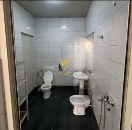 Fushe Kruje, jepet me qera magazine Kati 0, 3.200 m² 3.200 € (FUSHE KRUJE)