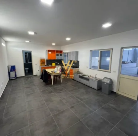 Fushe Kruje, jepet me qera magazine Kati 0, 3.200 m² 3.200 € (FUSHE KRUJE)