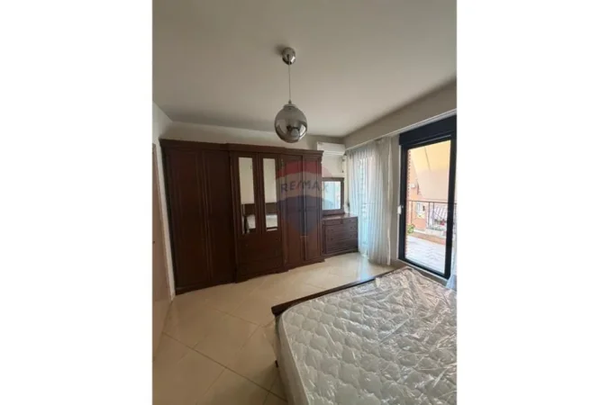 Tirane, jepet me qera apartament 2+1+Ballkon , 103 m² 830 € 