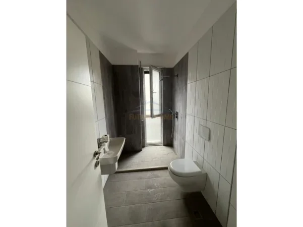 Tirane, shitet apartament 2+1+Ballkon Kati 5, 91 m² 265.000 € (ISH PARKU)