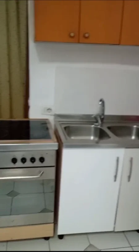 Tirane, jepet me qera garsonier 1+1 Kati 1, 35 m² (Mbrapa Pallateve te Arabit, Don Bosko)