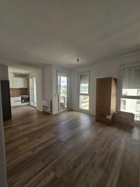 Tirane, jepet me qera apartament 2+1+Ballkon Kati 6, 100 m² 400 € 
