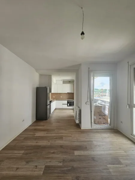 Tirane, jepet me qera apartament 2+1+Ballkon Kati 6, 100 m² 400 € 