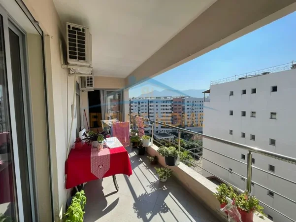 Tirane, shitet apartament 2+1+Ballkon Kati 8, 111 m² 170.000 € (unaza e re)