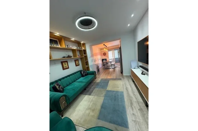 Tirane, shitet apartament 2+1 Kati 3, 93 m² 