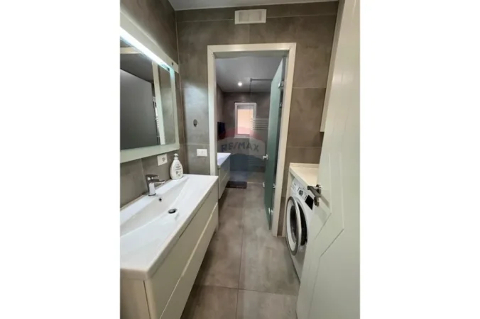 Tirane, shitet apartament 2+1 Kati 3, 93 m² 