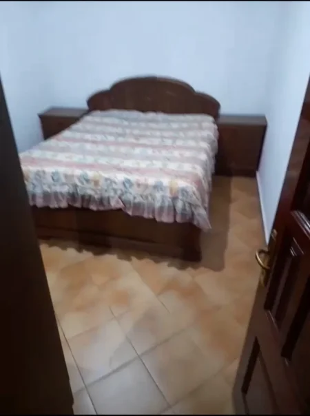 Tirane, jepet me qera Vile 1+1 Kati 1, 70 m² (Fundi Rruges Jordan Misja, Sapo kalon Shinat e Trenit)