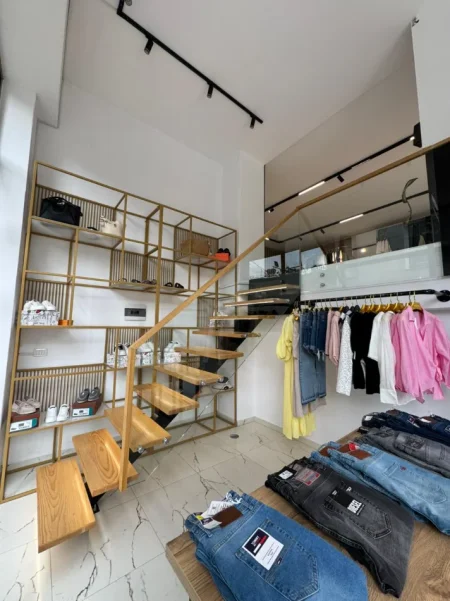Tirane, jepet me qera ambjent biznesi Kati 0, 105 m² 750 € (Bulevardi Migjeni)
