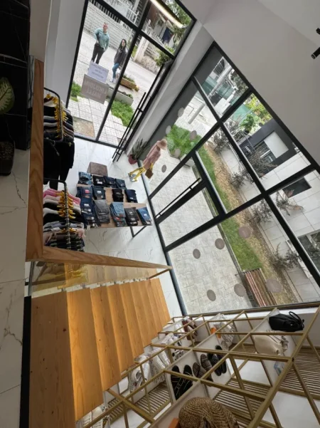 Tirane, jepet me qera ambjent biznesi Kati 0, 105 m² 750 € (Bulevardi Migjeni)