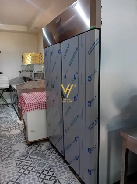 Tirane, shitet biznesi Kati 0, 150 m² (BULEVARDI BAJRAM CURRI)