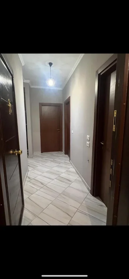 Tirane, jepet me qera apartament 2+1 , 90 m² 400 € 