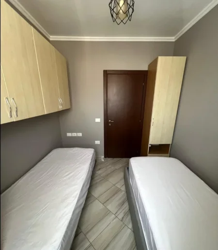 Tirane, jepet me qera apartament 2+1 , 90 m² 400 € 
