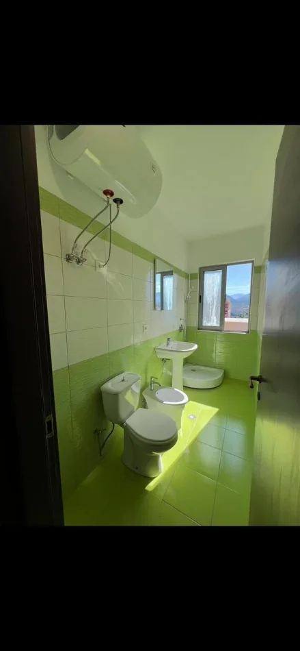 Tirane, jepet me qera apartament 2+1 , 90 m² 400 € 