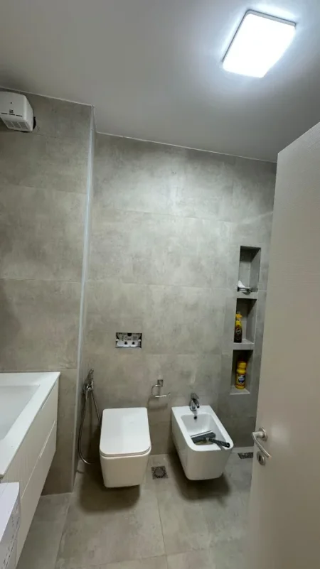 Tirane, jepet me qera apartament 1+1 Kati 1, 60 m² 650 € 