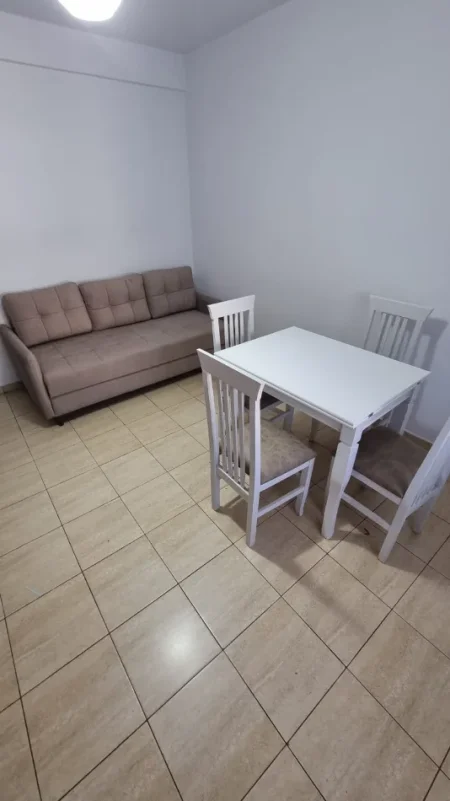 Jepet me Qera Apartament 2+1 tek Stacioni i Trenit dhe Prane Zogut Zi,  550 Eur