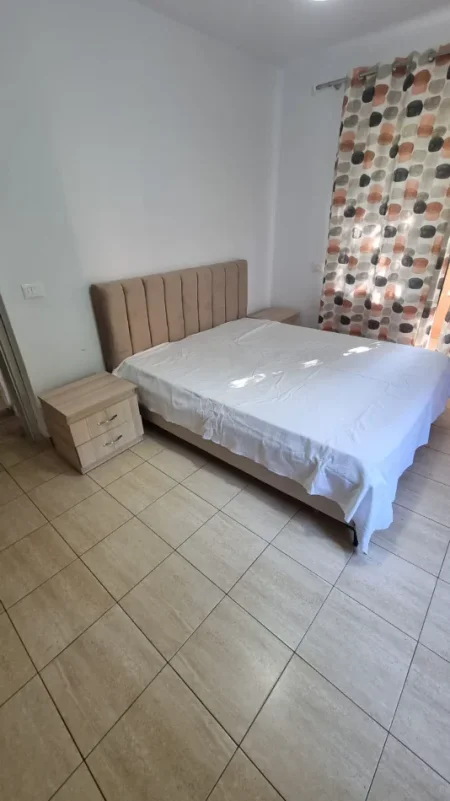 Jepet me Qera Apartament 2+1 tek Stacioni i Trenit dhe Prane Zogut Zi,  550 Eur