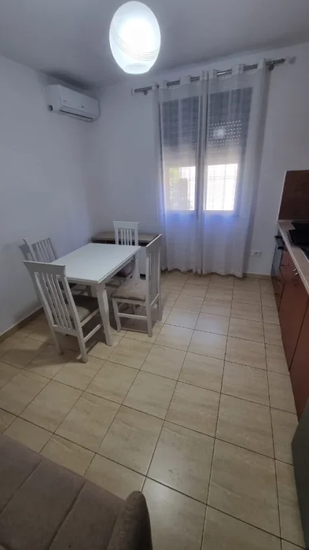 Jepet me Qera Apartament 2+1 tek Stacioni i Trenit dhe Prane Zogut Zi,  550 Eur