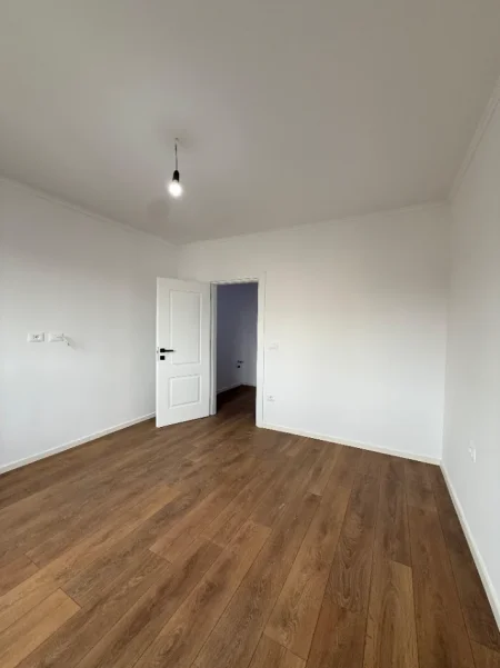 Tirane, shitet apartament 1+1 Kati 5, 54 m² 98.000 € (PORCELAN)