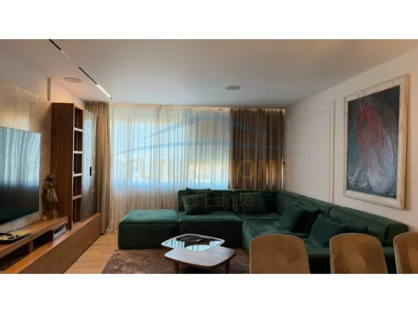 Tirane, shes apartament 3+1 Kati 8, 162 m² 
