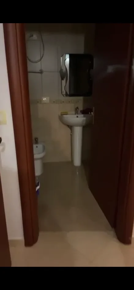 Tirane, jepet me qera nga Pronari, pa-komision apartament 2+1+Ballkon Kati 6, 110 m² 437 € (Vila L Astir)