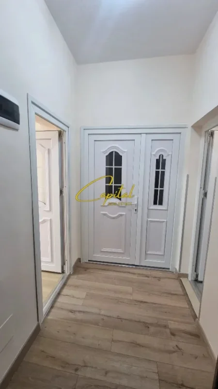 Tirane, jepet me qera ambjent biznesi Kati 2, 55 m² 800 € (QENDER)