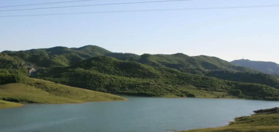 Tirane, jepet me qera toke , 1.850 m² (Kashar, pranë Top Channel)