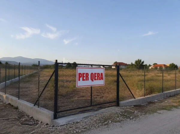 Tirane, jepet me qera toke , 1.850 m² (Kashar, pranë Top Channel)