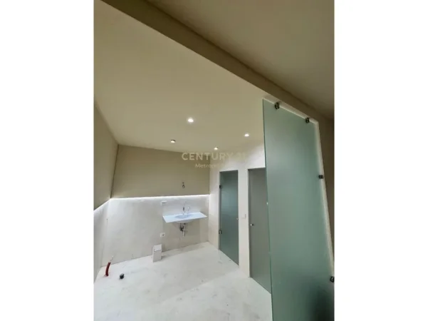 Tirane, jepet me qera apartament 2+1 Kati 1, 110 m² 1.000 € 