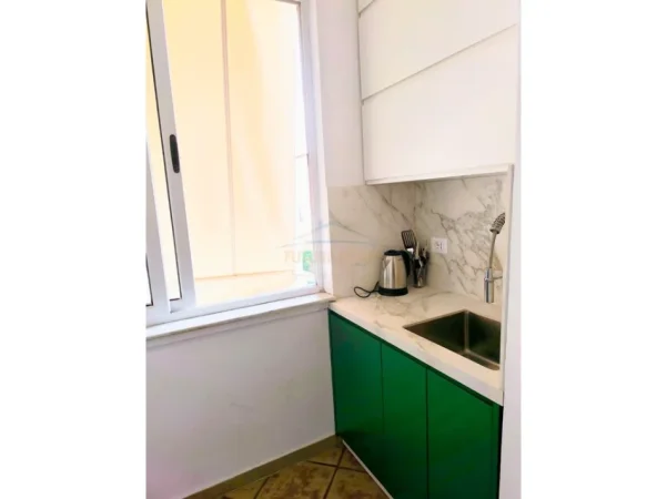 Tirane, jepet me qera apartament 2+1 Kati 4, 82 m² 760 € (MYSLYM SHYRI)