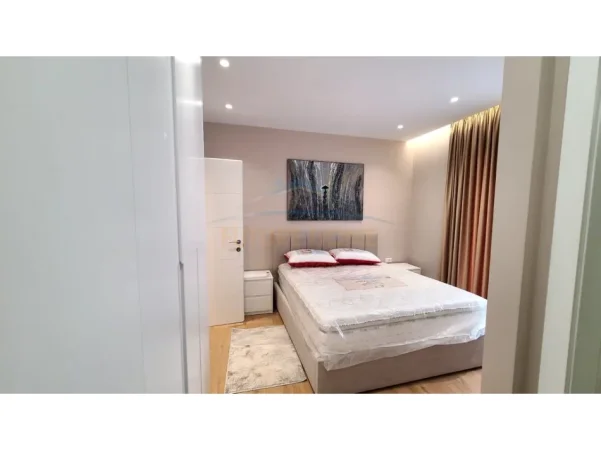 Tirane, jepet me qera apartament 2+1+Ballkon Kati 4, 110 m² 1.000 € (JORDAN MISJA)