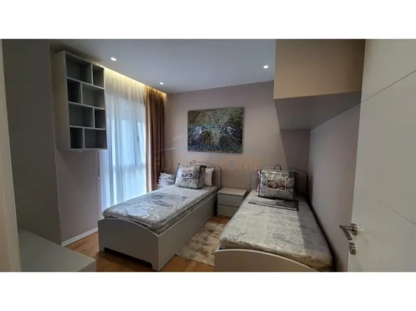 Tirane, jepet me qera apartament 2+1+Ballkon Kati 4, 110 m² 1.000 € (JORDAN MISJA)