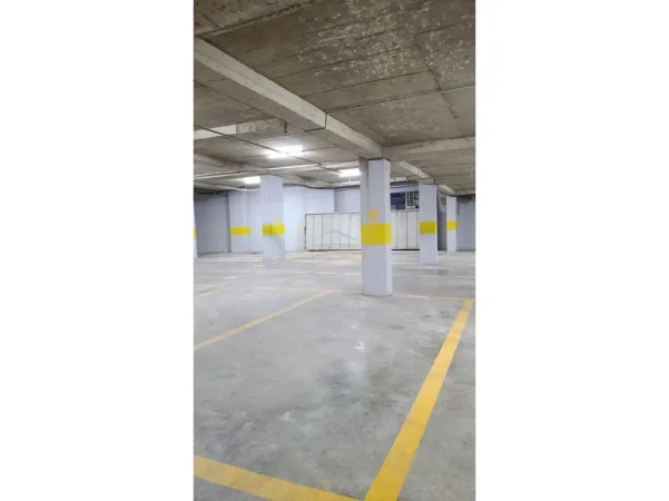 Tirane, jepet me qera apartament 2+1+Ballkon Kati 4, 110 m² 1.000 € (JORDAN MISJA)