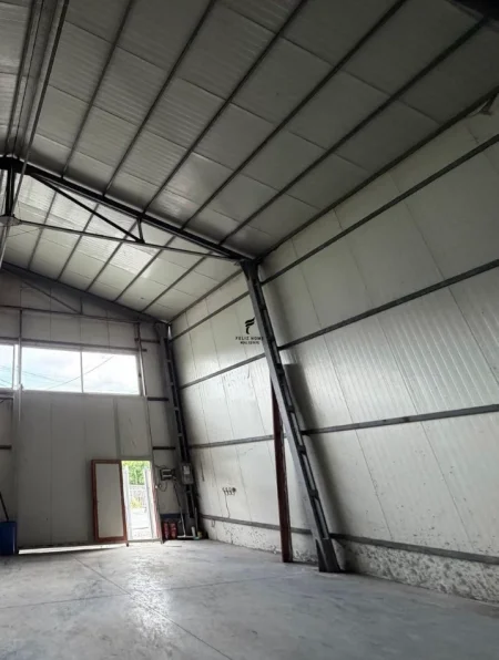 Tirane, jepet me qera magazine Kati 0, 400 m² 1.400 € (VORE)