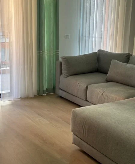 Tirane, jepet me qera apartament 1+1 , 75 m² 750 € 
