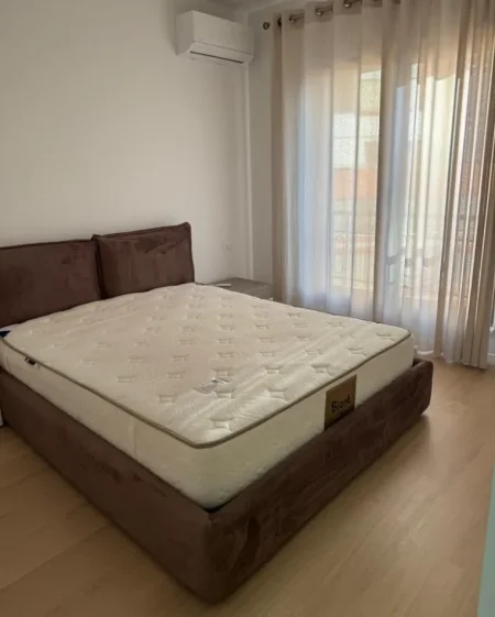 Tirane, jepet me qera apartament 1+1 , 75 m² 750 € 