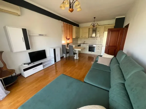 Tirane, jepet me qera apartament 1+1 , 65 m² 500 € (Kopshti Zoologjik)