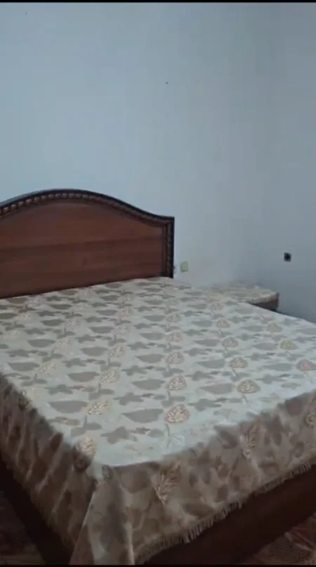 Tirane, jepet me qera Vile 1+1 Kati 1, 70 m² (Rruga Burgut, Mbrapa Skrapit)
