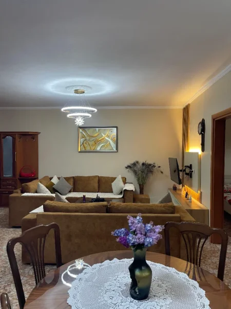 Tirane, jepet me qera apartament 2+1+Ballkon Kati 3, 103 m² 600 € (Don Bosko)